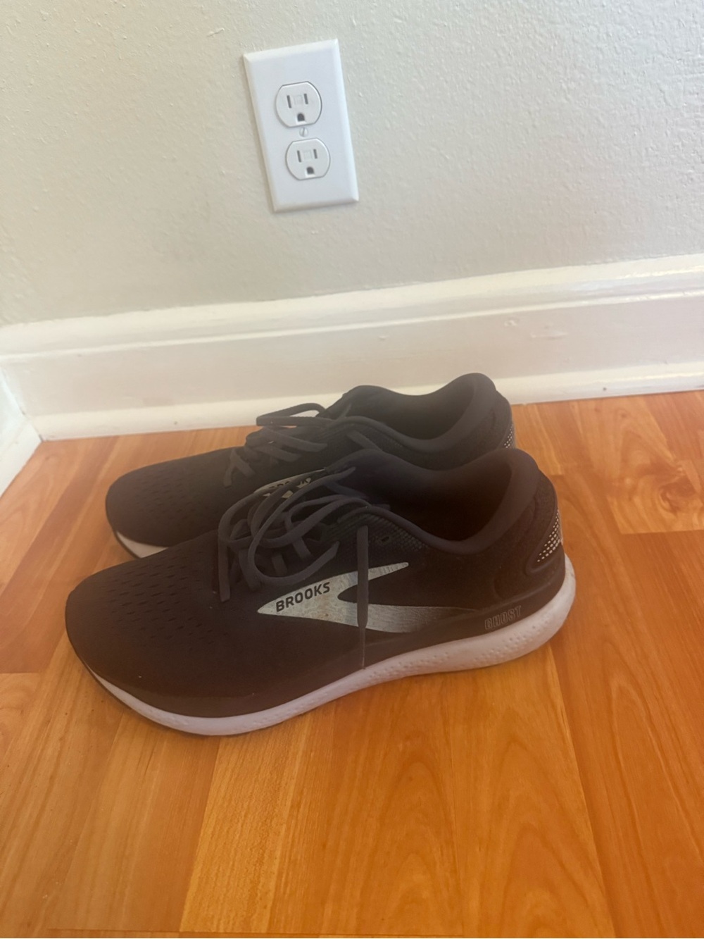 Brooks Men’s Ghost 16 Size 10.5 Black Running Shoes